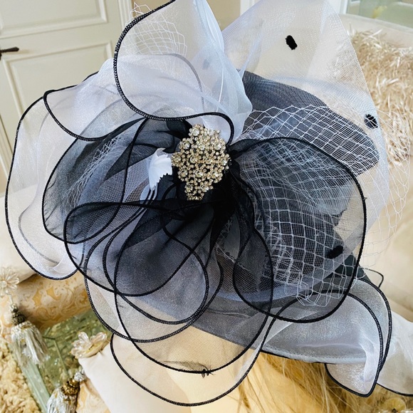 Accessories - BEAUTIFUL Black & White Organza Hat w/ Rhienstone